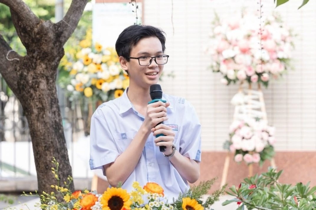 thu khoa khoi b00 anh 1