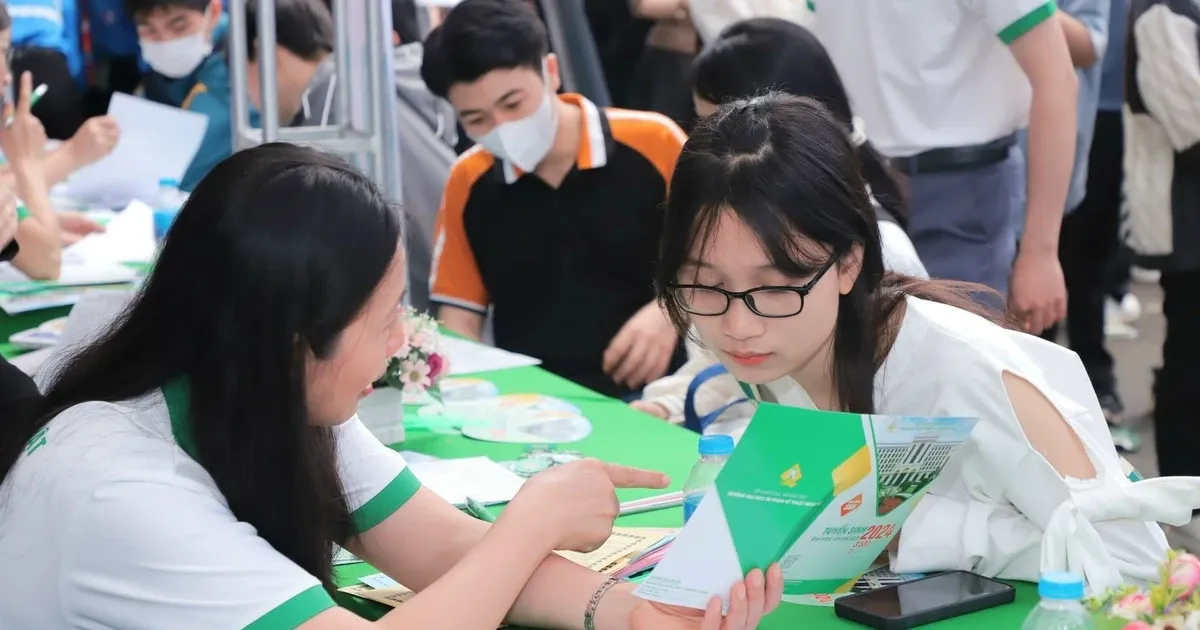 Le phi xet tuyen dai hoc bien tuong: Chieu 'tan thu' tra hinh? hinh anh