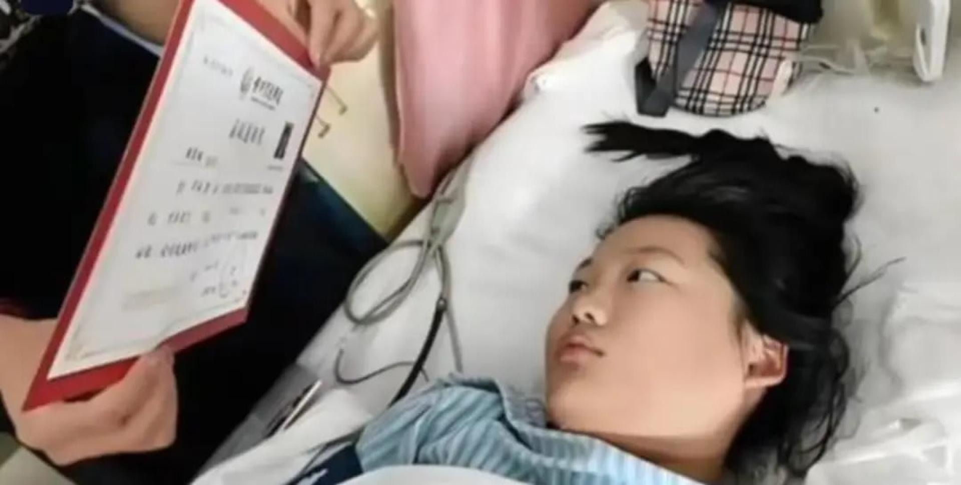 Nu sinh hon me 8 ngay bat ngo tinh day khi nhan giay bao trung tuyen hinh anh