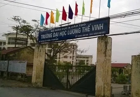 Truong dai hoc 'lay lat' hinh anh