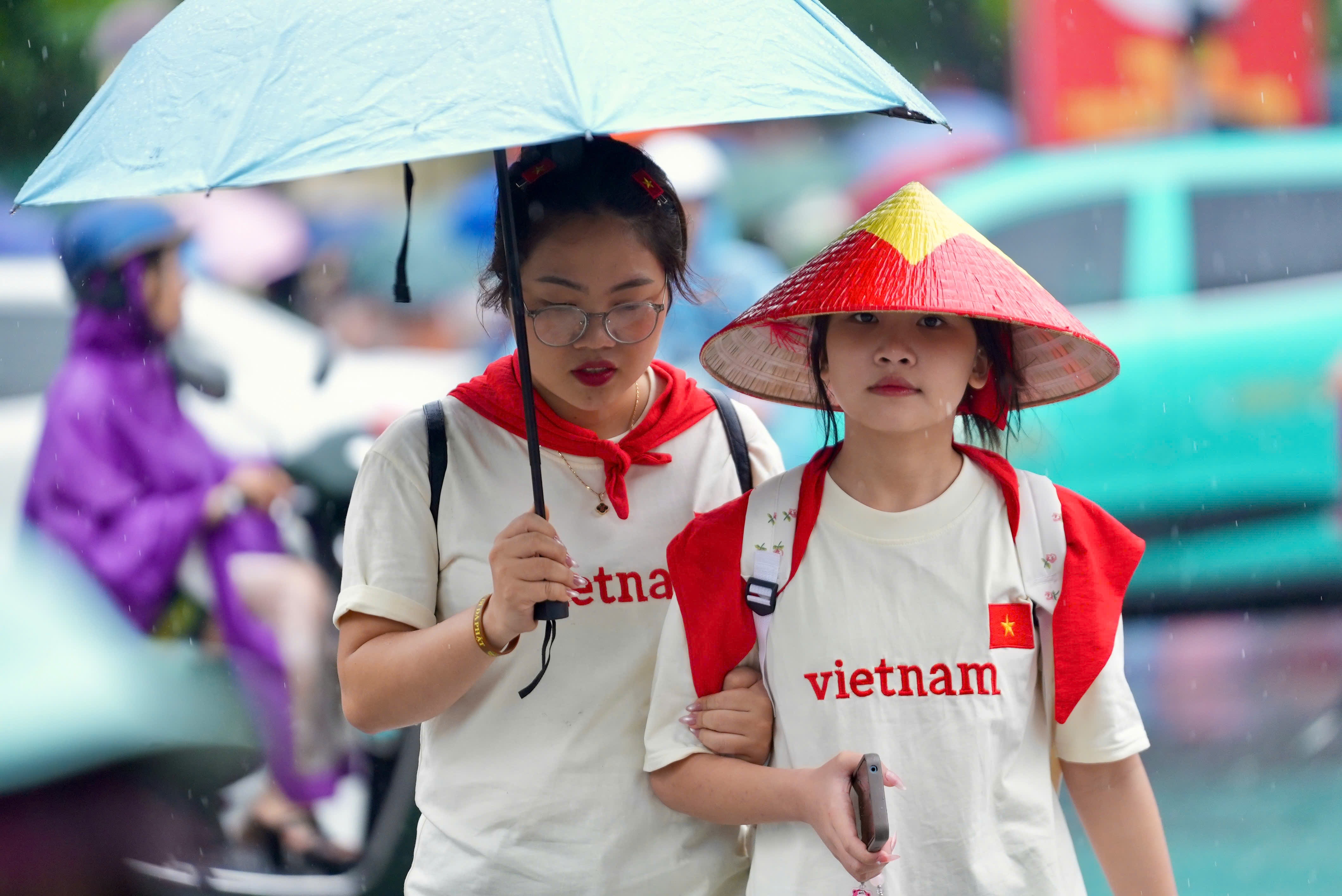 Lan loi tu TP.HCM, doi mua truoc 15 tieng cho xem so duyet dieu binh hinh anh