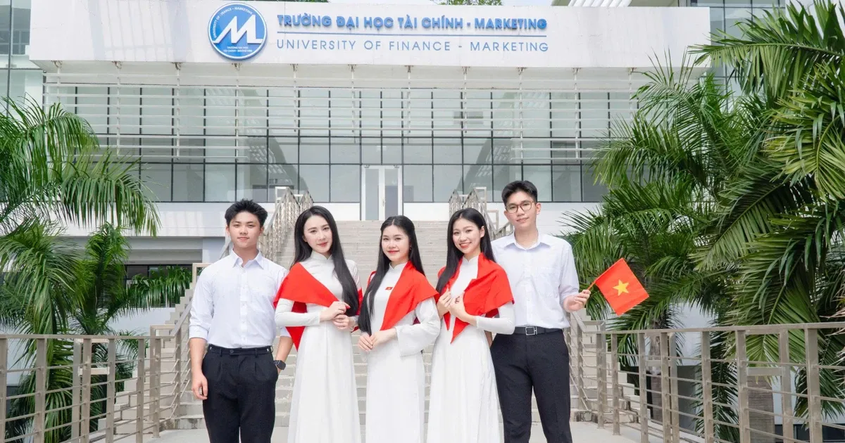 Truong dai hoc choi lon, chi ty dong thuong Tet Doc lap cho sinh vien hinh anh