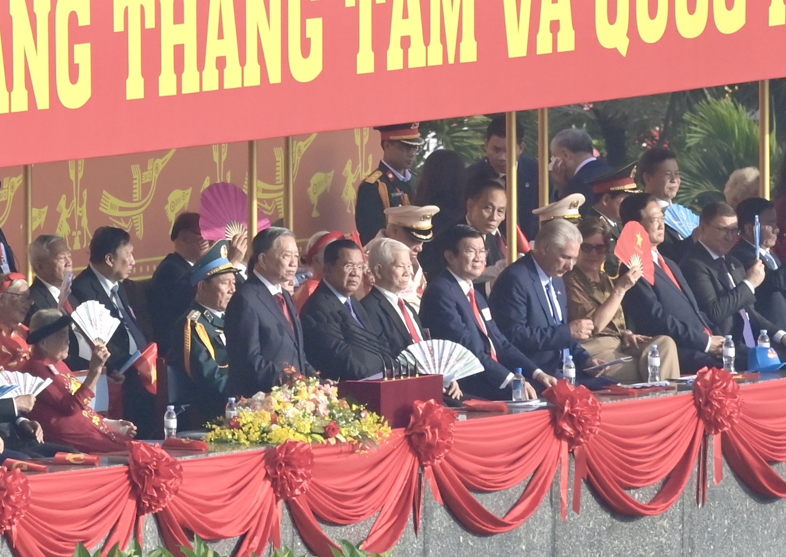 Lanh dao Dang, Nha nuoc trong le ky niem 80 nam Quoc khanh 2/9 hinh anh