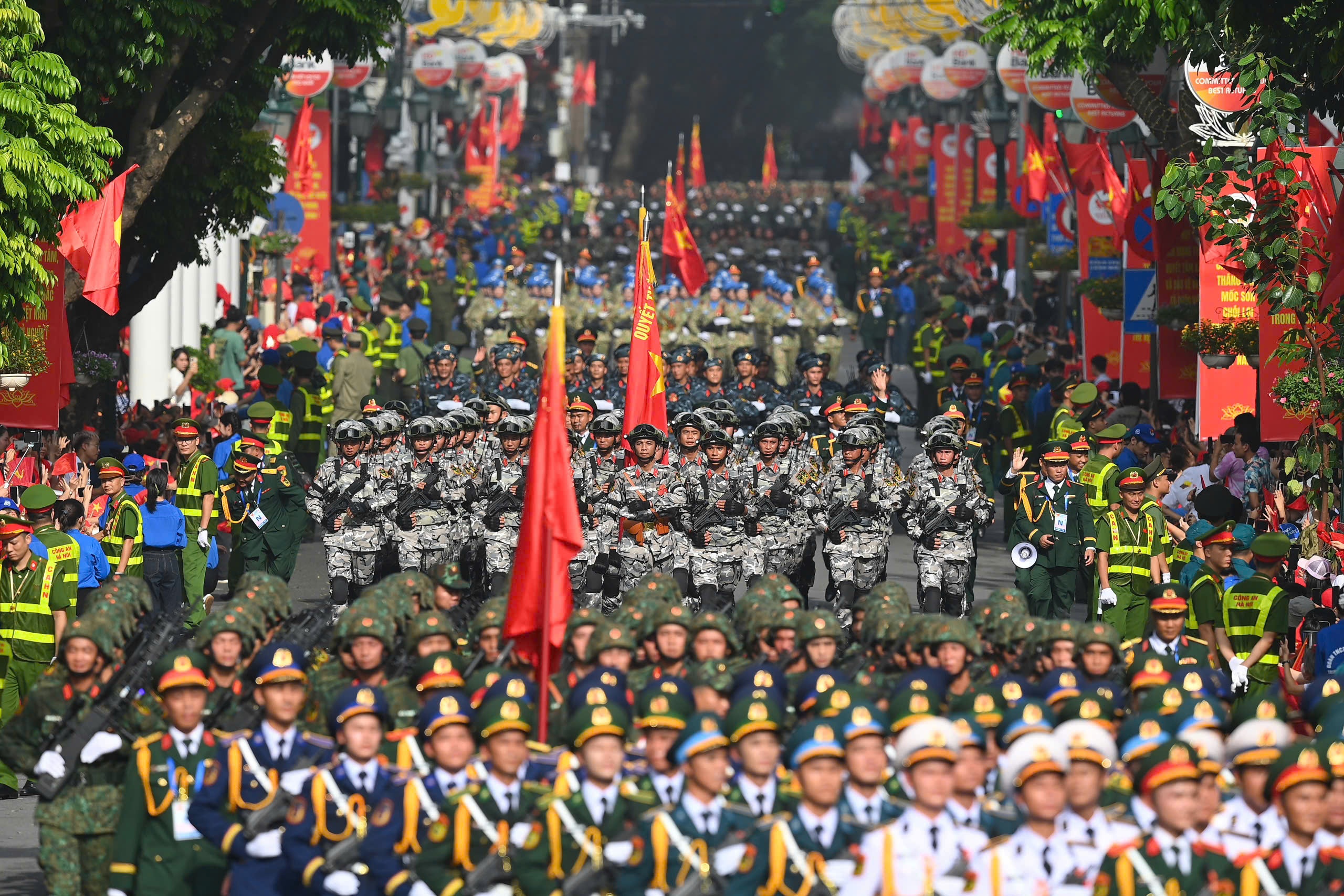 Khoanh khac in sau vao long dan toc cua le dieu binh mung Quoc khanh hinh anh