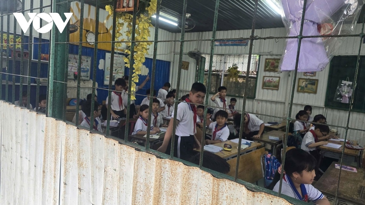 truong hoc xuong cap anh 4