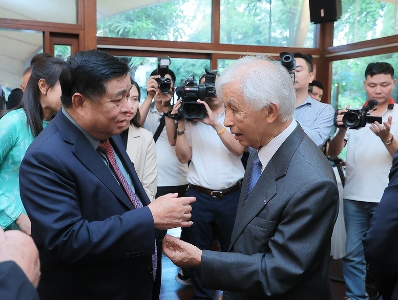 Pho thu tuong du le trao huan chuong cho vo chong GS Viet hinh anh