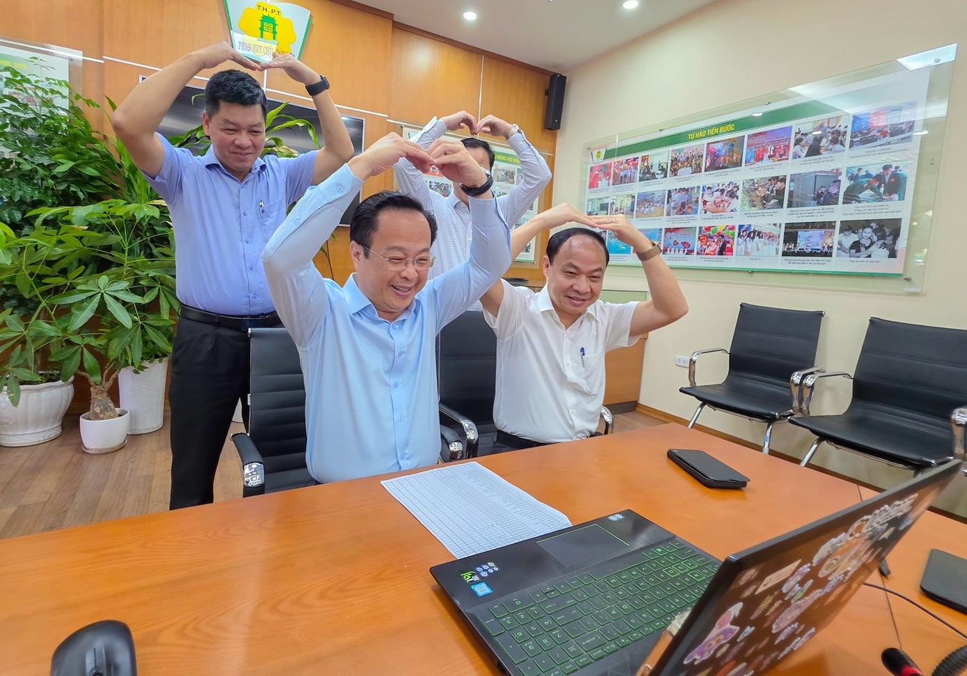 Giam doc So GD Ha Noi 'tha tim' dong vien hoc sinh hoc online ngay mua hinh anh