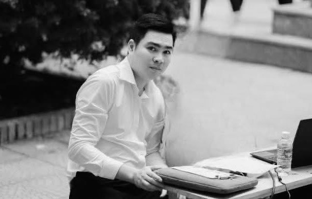 Thay giao bi dien giat tu vong khi dang don nha sau lu hinh anh