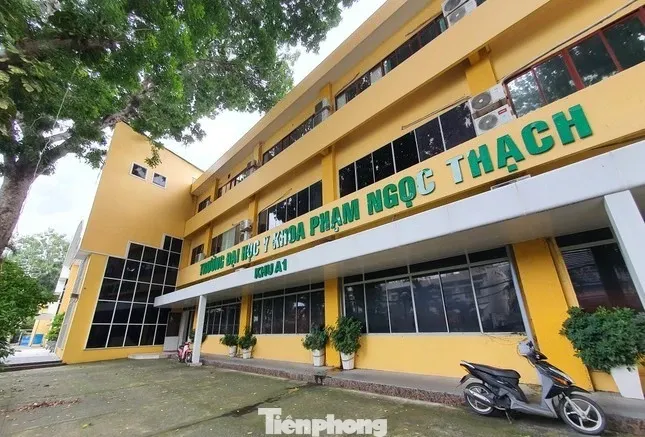 Sinh vien Pham Ngoc Thach hoang mang vi chuong trinh bi dung dot ngot hinh anh