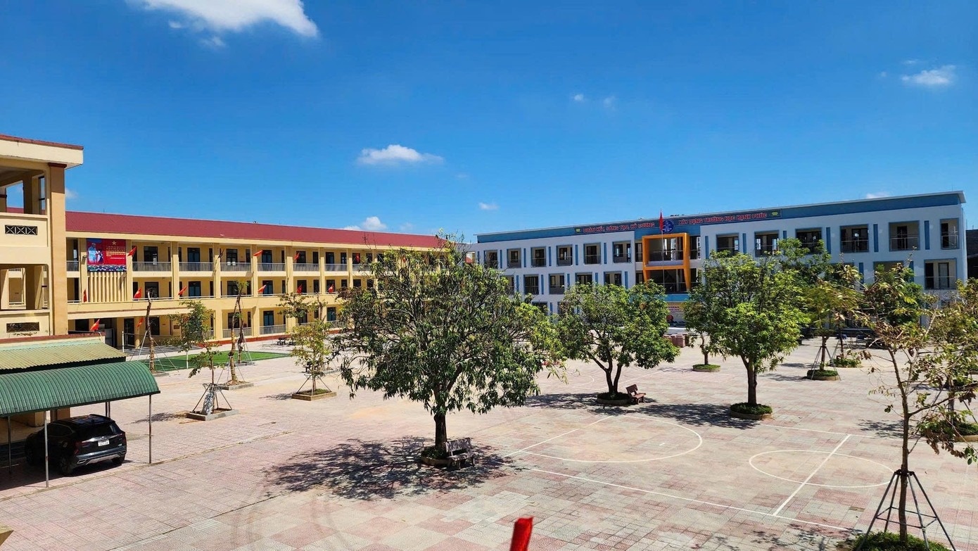Hieu truong noi gi ve nhieu khoan van dong xa hoi hoa xon xao du luan? hinh anh