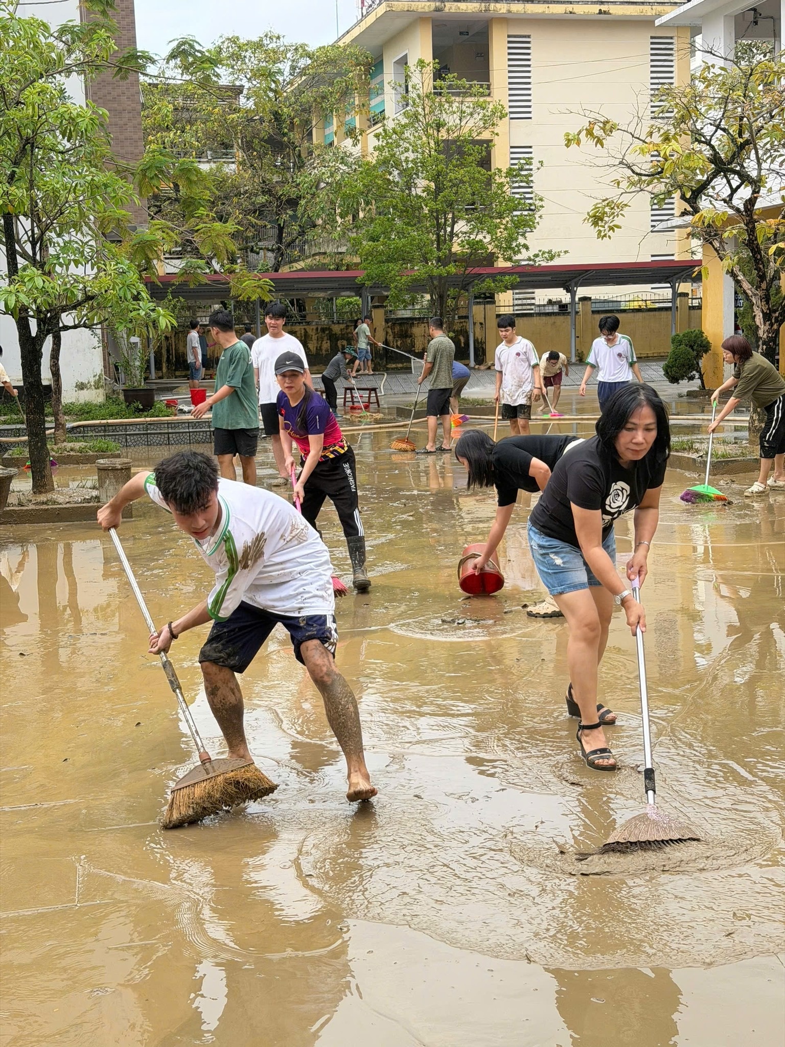 mưa lũ lịch sử ảnh 6 mua lu lich su anh 6