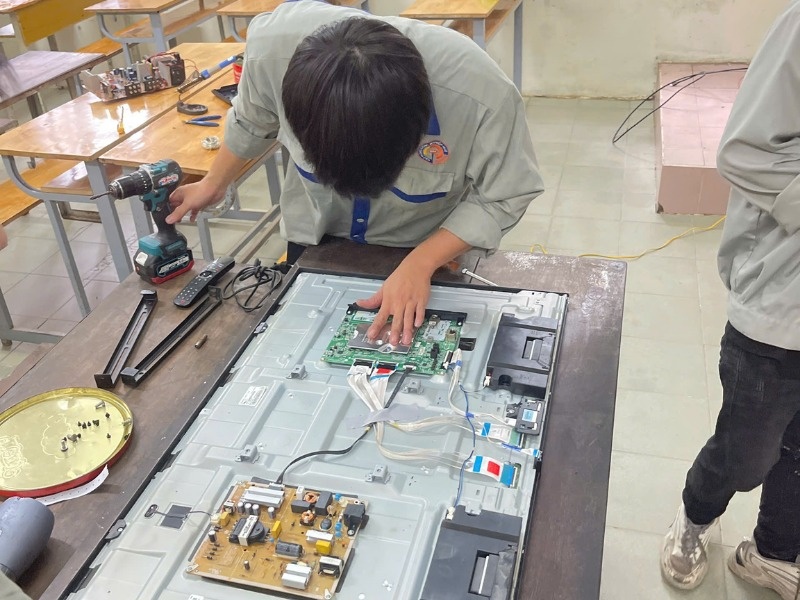 Cao dang Cong nghiep Hue anh 3