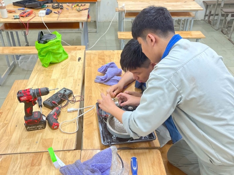 Cao dang Cong nghiep Hue anh 2