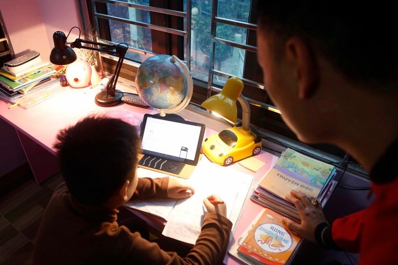 Ep con hoc tap qua suc co the bi phat toi 10 trieu dong hinh anh