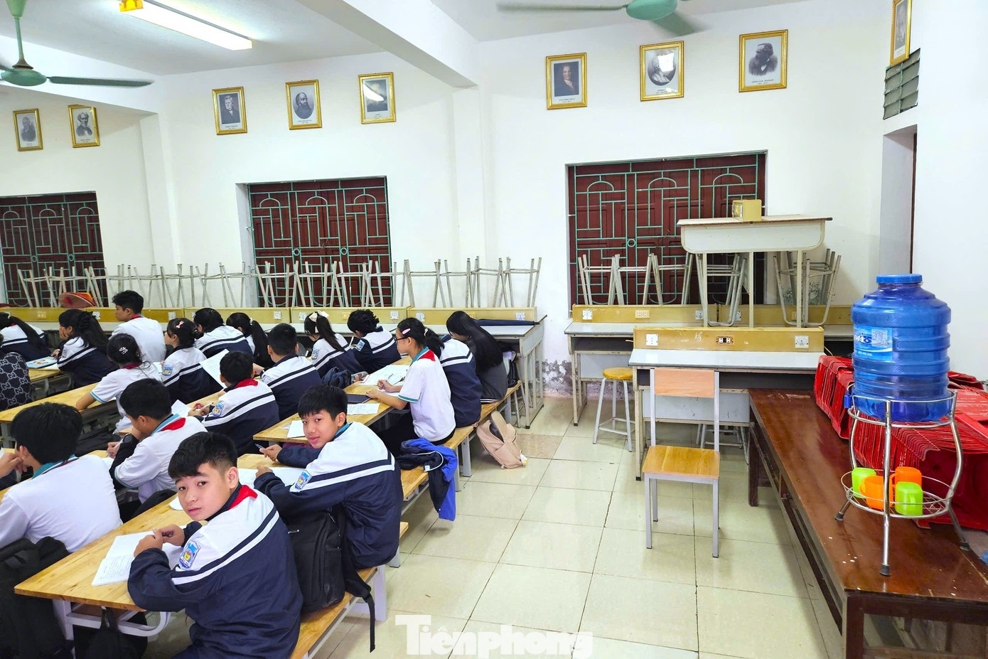 phong hoc xuong cap anh 18