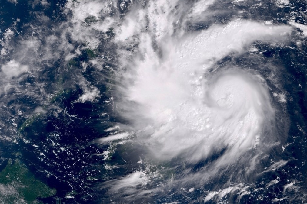 Thong bao khan cua cac truong DH TP.HCM, Da Nang truoc bao so 13 hinh anh