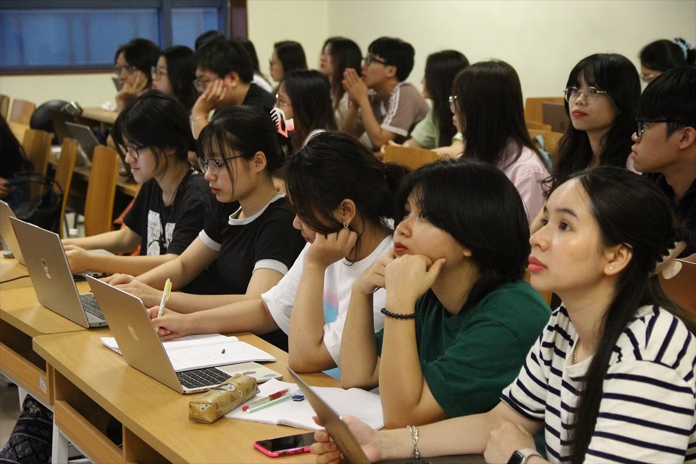 Tai cau truc toan dien mang luoi giao duc hinh anh