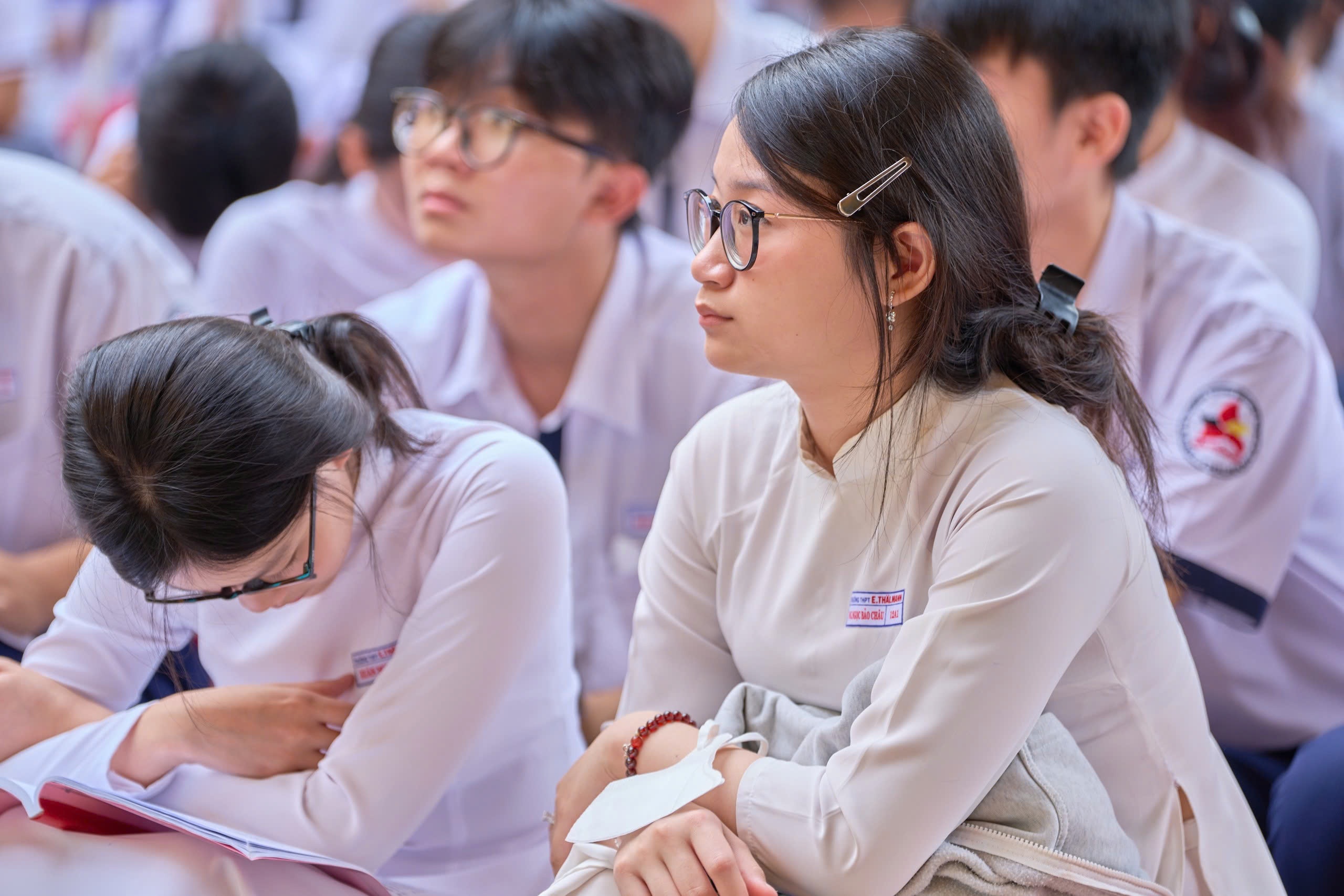 Nguoi tre ‘quan he truoc, tim hieu sau’, chuyen gia canh bao hinh anh