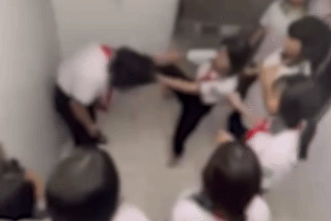 hoc sinh danh ban, nan bao luc hoc duong anh 2