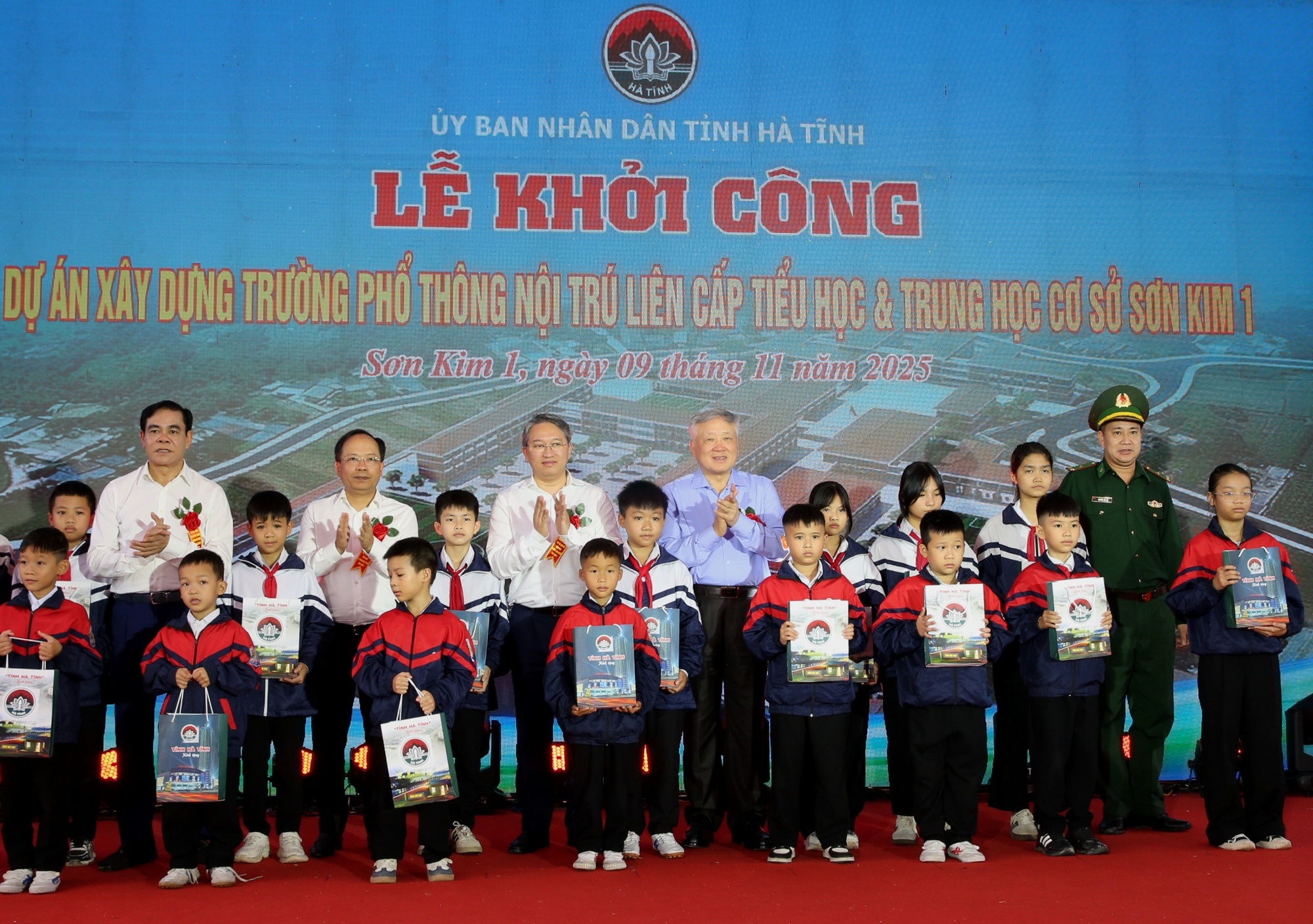 xay truong noi tru anh 1