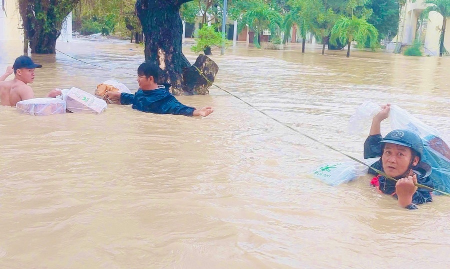 Buc anh thay co giao o Gia Lai gay xuc dong manh hinh anh