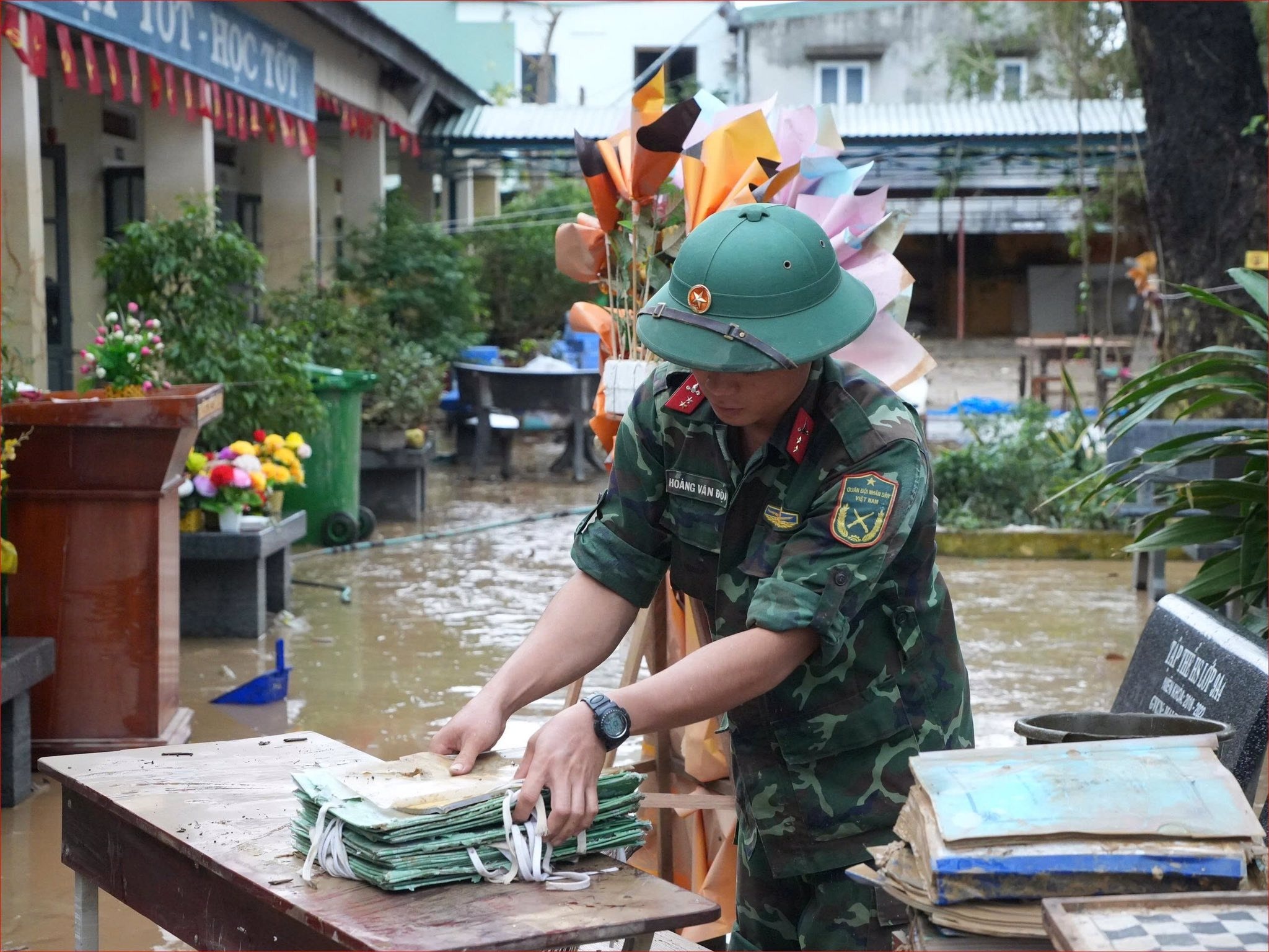 Canh ngon ngang tai truong hoc Gia Lai, Dak Lak sau tran lu lich su hinh anh