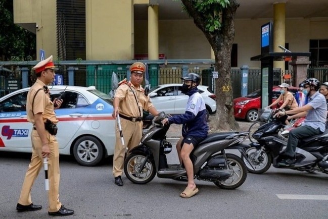 Kiem tra, xu ly 2.100 hoc sinh va phu huynh vi pham an toan giao thong hinh anh