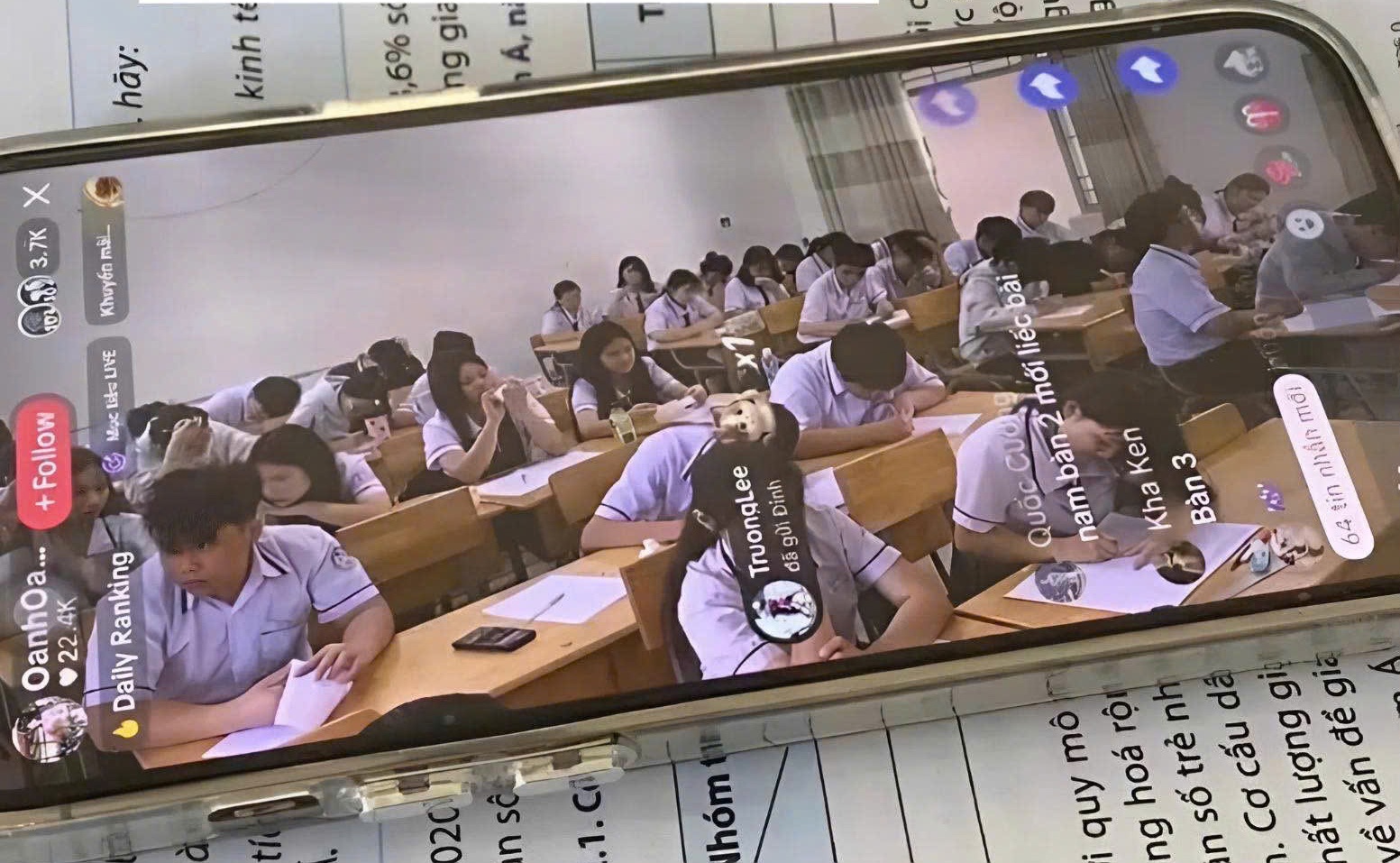 Tranh cai giao vien livestream, 'locket' anh hoc sinh len mang hinh anh