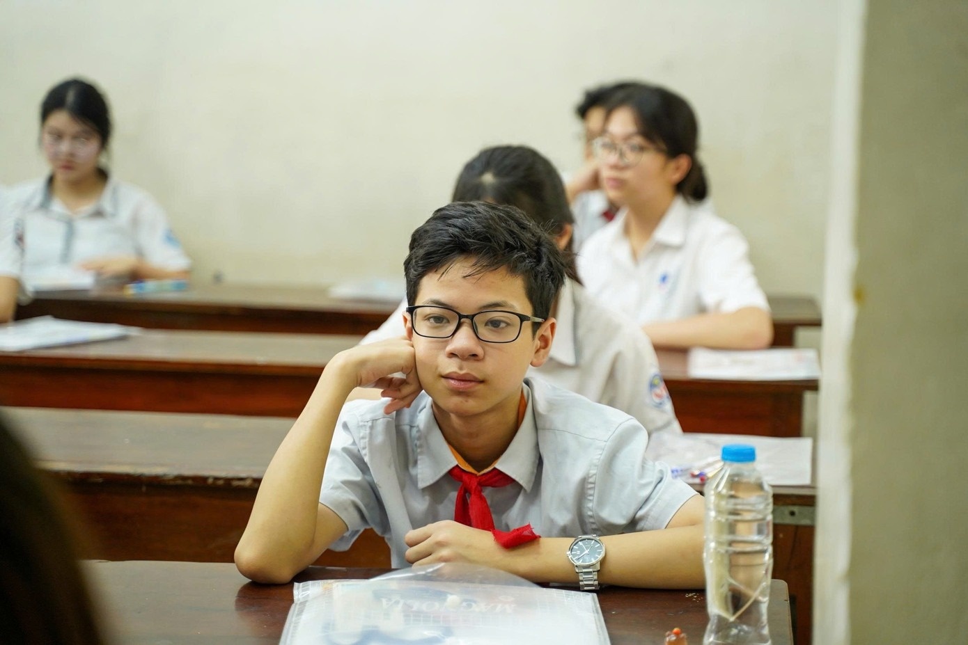 Tuyen sinh lop 10 o Ha Noi: Ap luc de nang hoc sinh va nha truong hinh anh