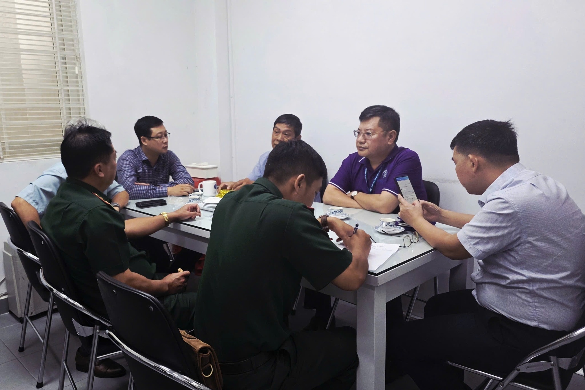 Dai hoc Luat TP.HCM len tieng vu sinh vien bi danh o bai xe gan truong hinh anh