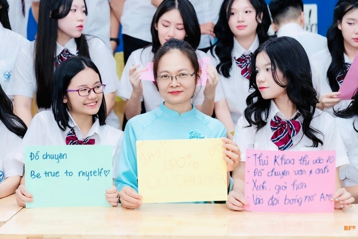Lop hoc Ha Noi cung luc co 4 thu khoa, gan 93% do truong chuyen hinh anh