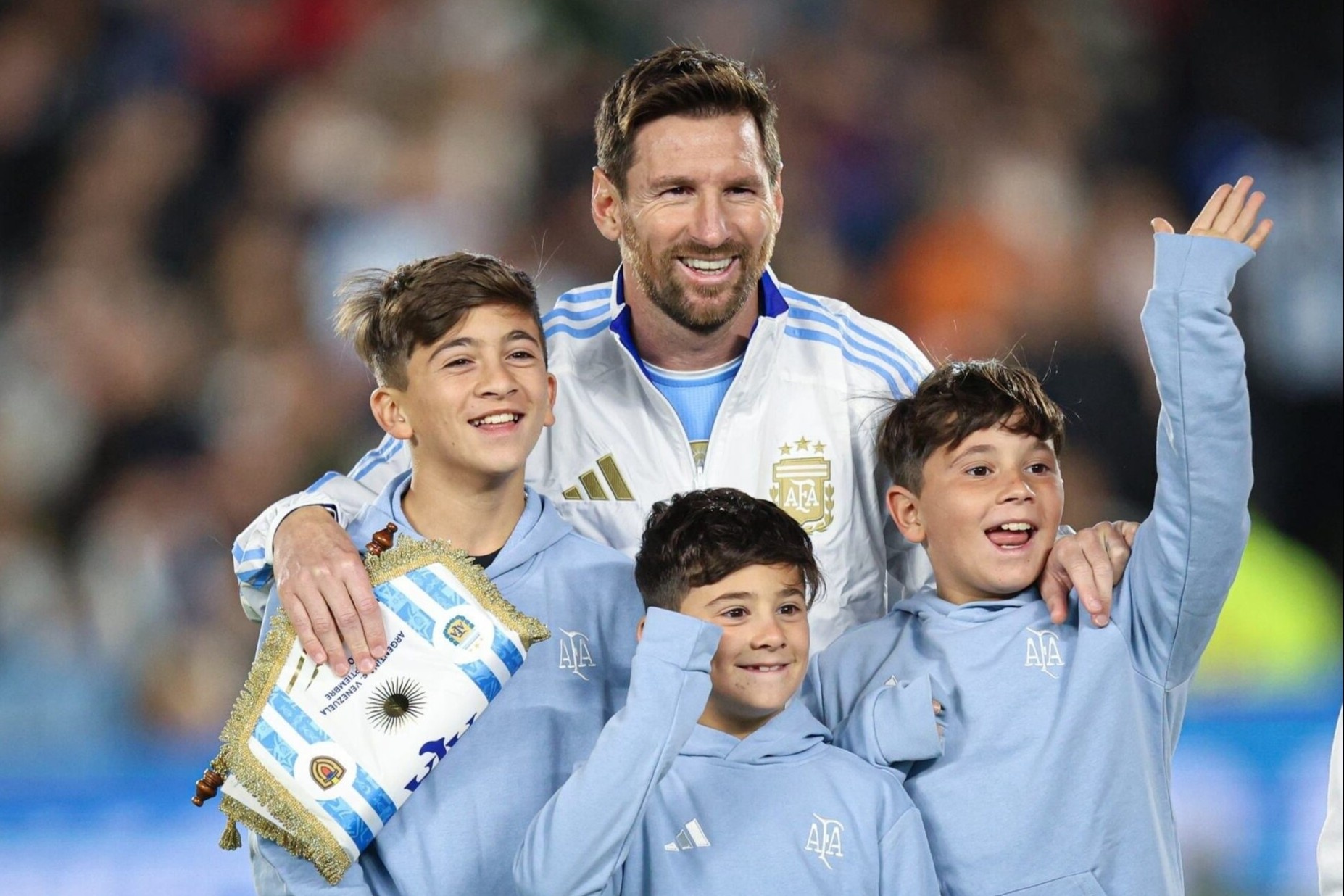 Phía sau hào quang World Cup là một Messi rất khác