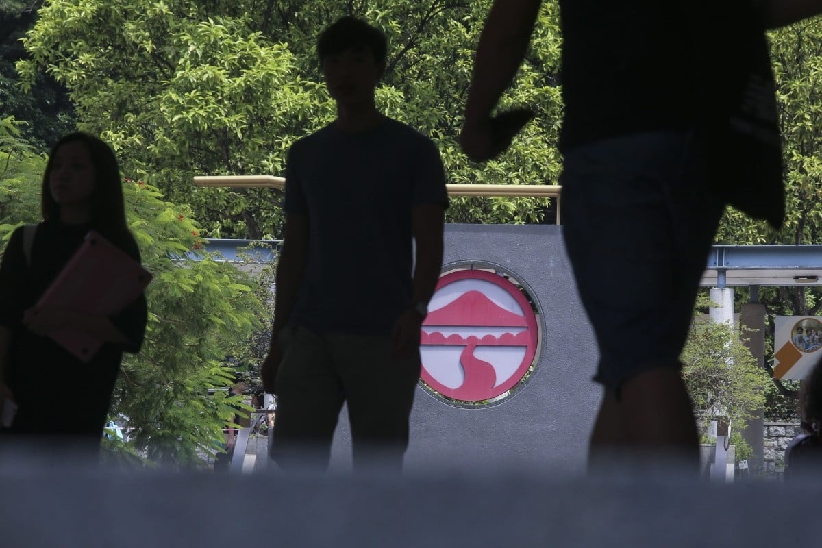 Ganh hau qua vi gian lan trong ky thi tieng Anh hinh anh