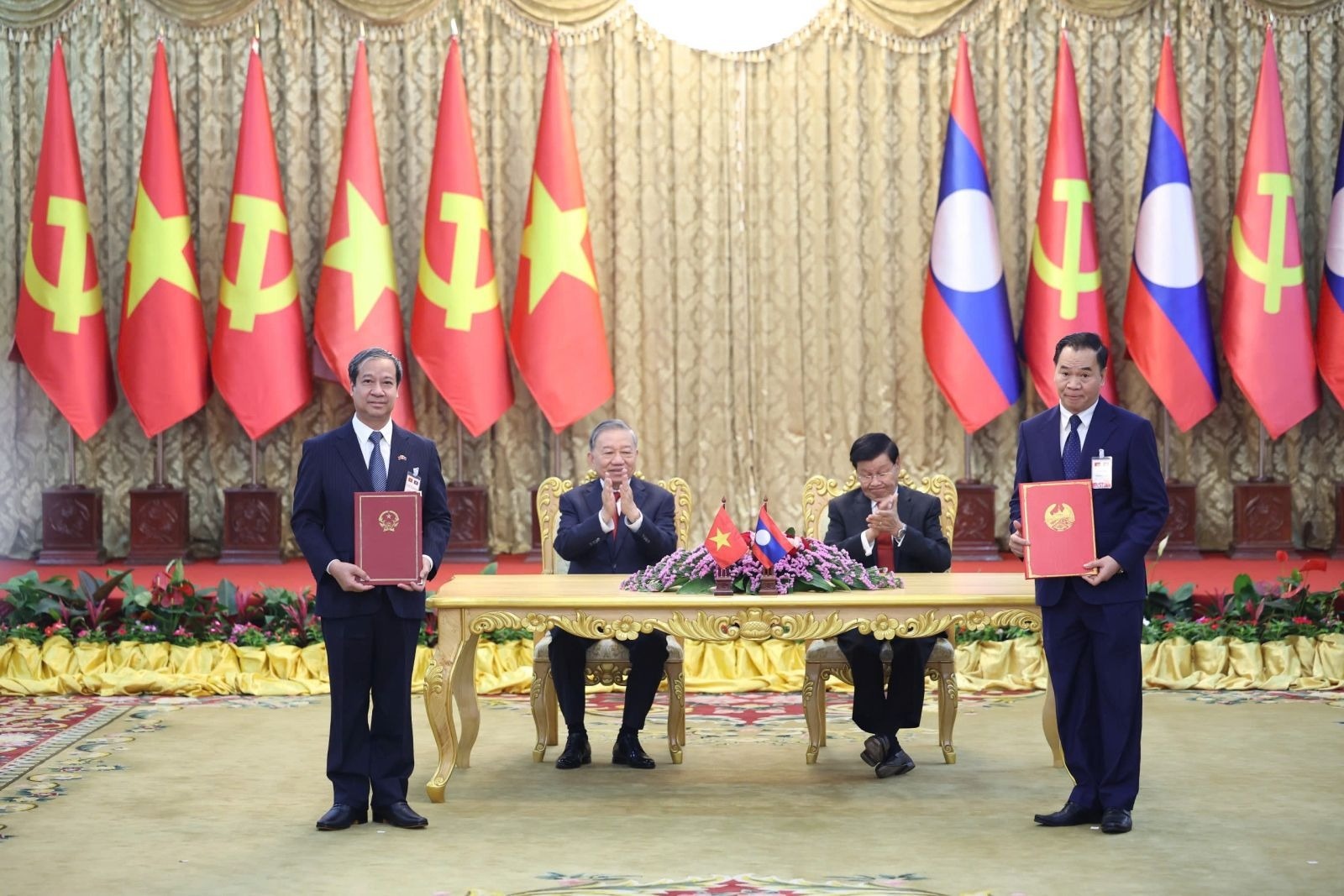 Se thanh lap truong Dai hoc Viet Nam tai Lao hinh anh