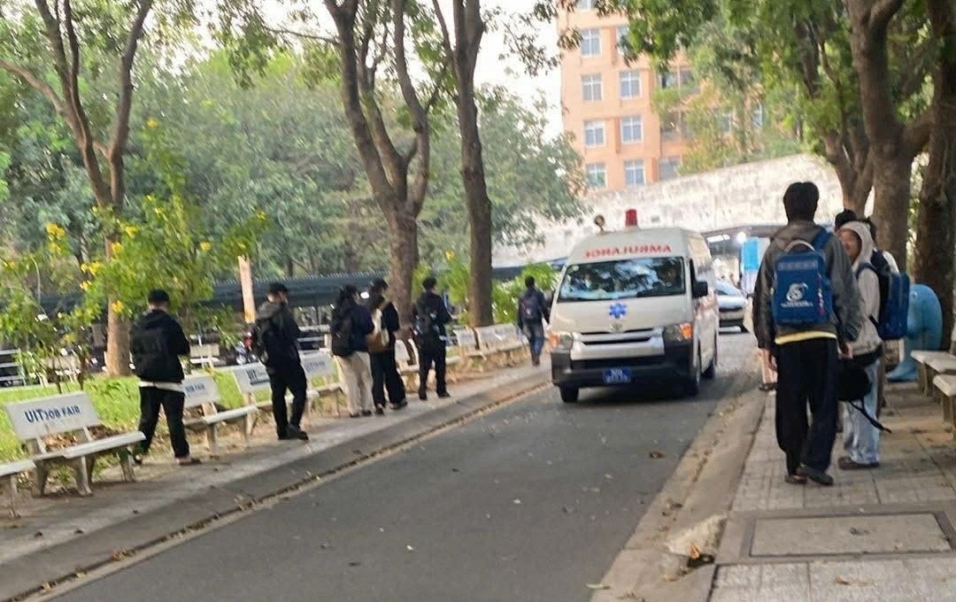 Nam sinh tu vong trong khuon vien truong dai hoc sau tieng dong lon hinh anh