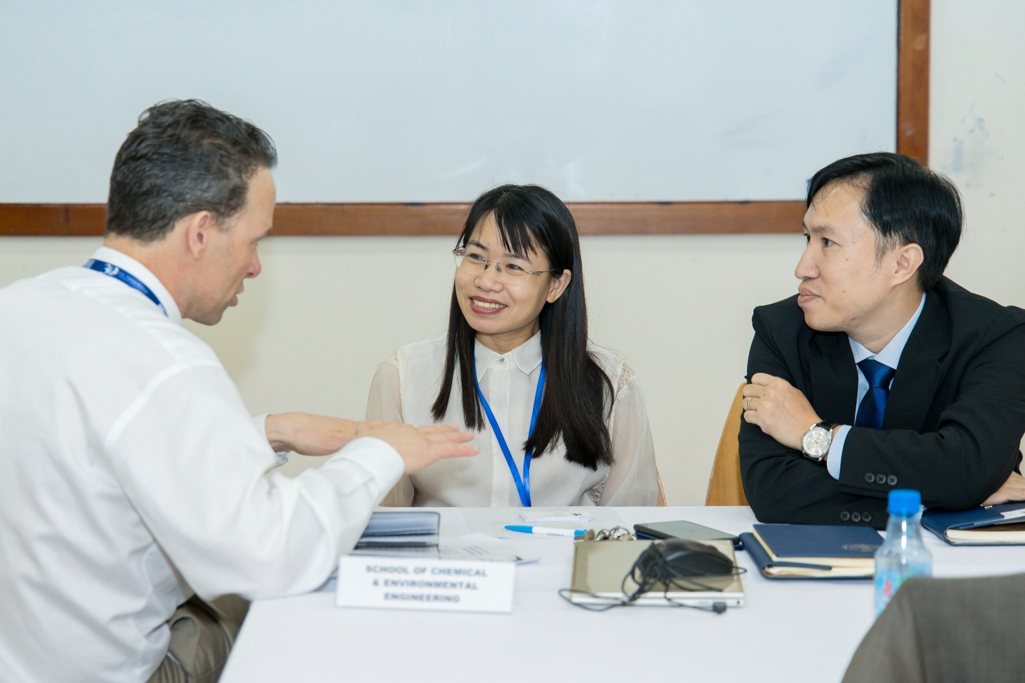 Truong dai hoc o TP.HCM tuyen giang vien, luong chuc trieu dong hinh anh