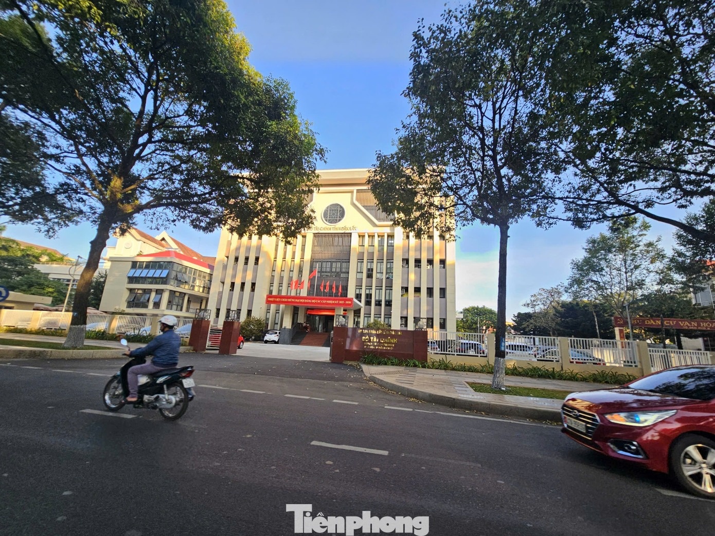 So Tai chinh yeu cau ra soat, lam ro vu giao vien Dak Lak bi no 38 ty hinh anh