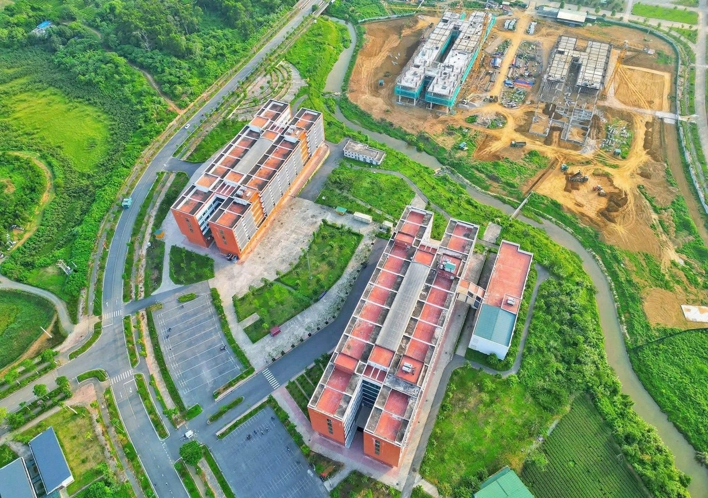 Ha Noi du kien di doi cac truong dai hoc ra khoi khu vuc noi do hinh anh