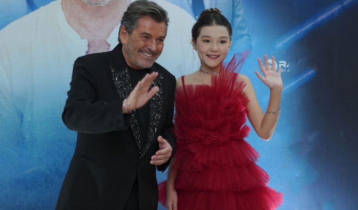 'Than dong' thao 4 ngon ngu, tung chung san khau voi Modern Talking hinh anh