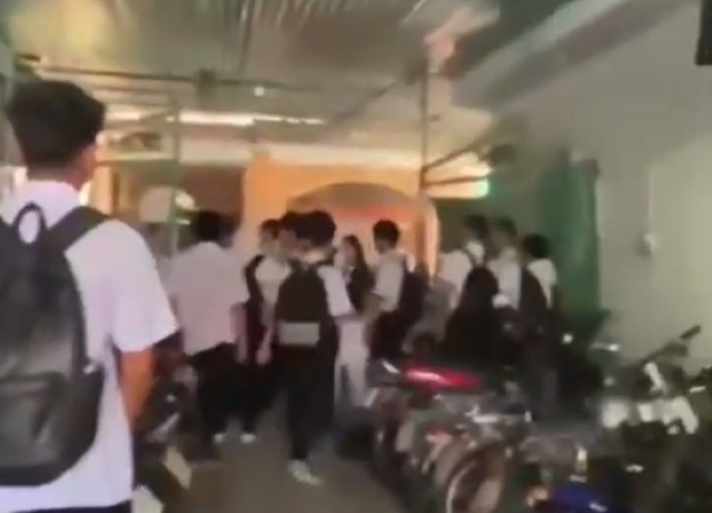 Nam sinh lop 11 bi danh hoi dong, cap cuu tai Benh vien Cho Ray hinh anh