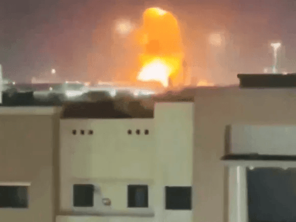 Thay gi khi Iran 'thap dien mai phuc' My, dong minh va ca the gioi? hinh anh