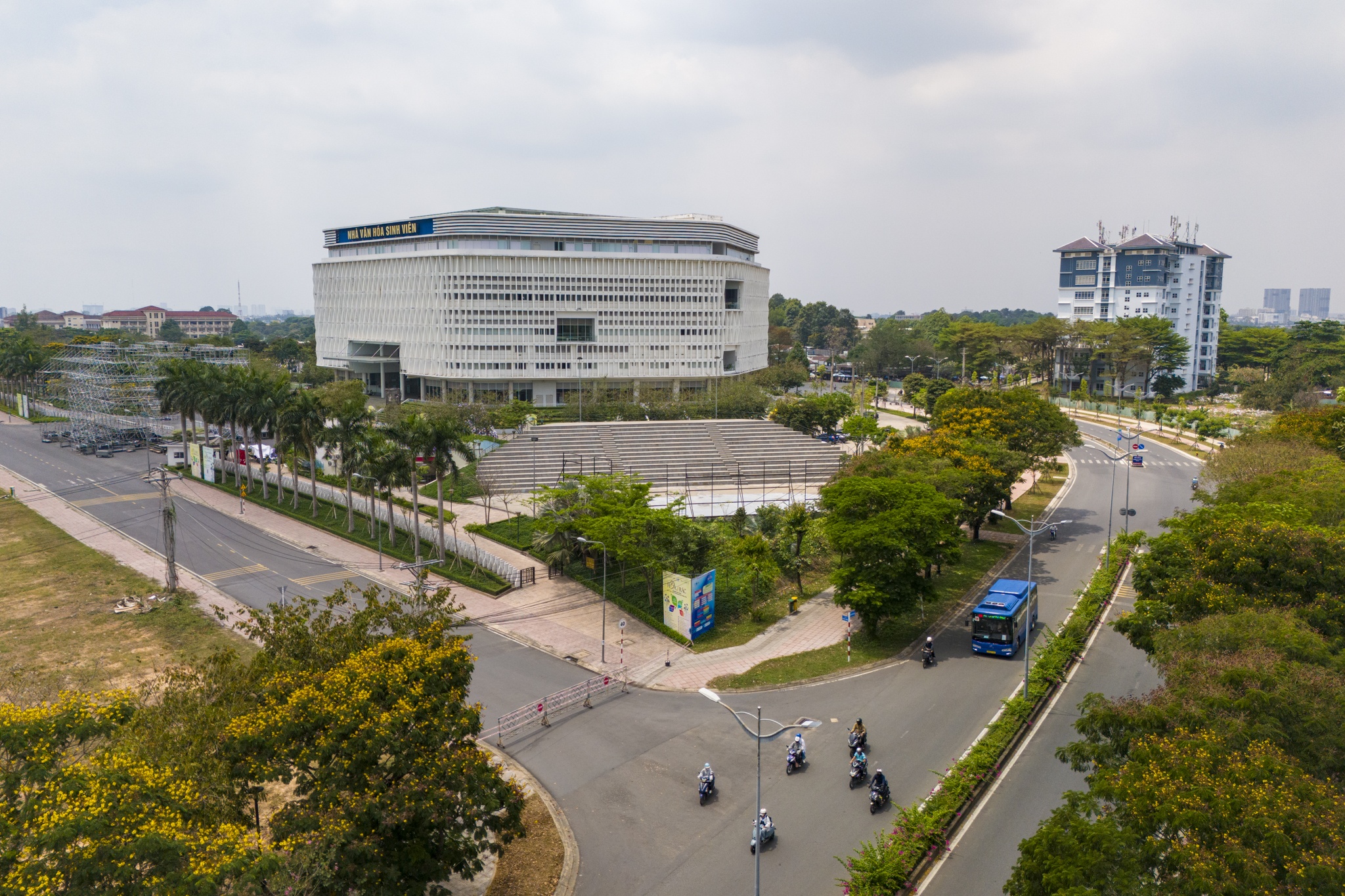 dai hoc quoc gia anh 18