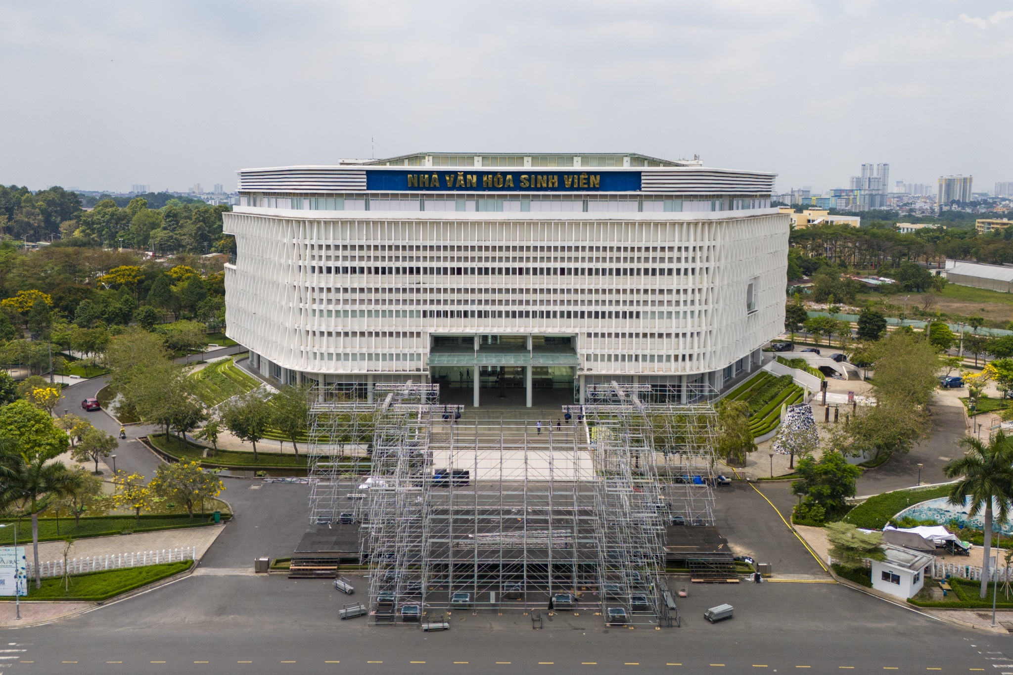 dai hoc quoc gia anh 13