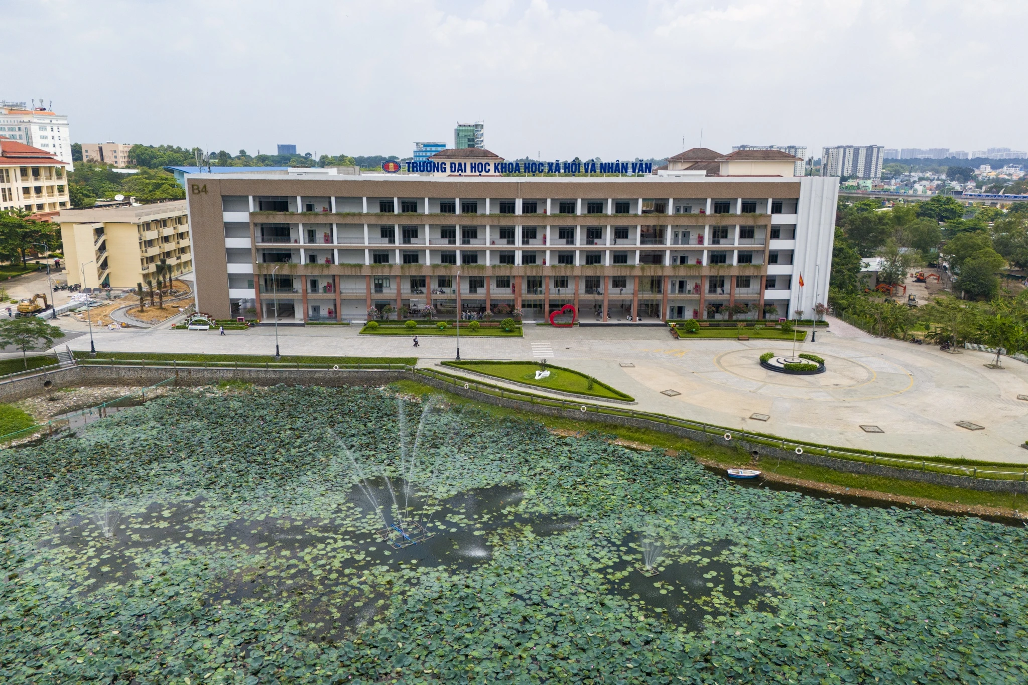 dai hoc quoc gia anh 7