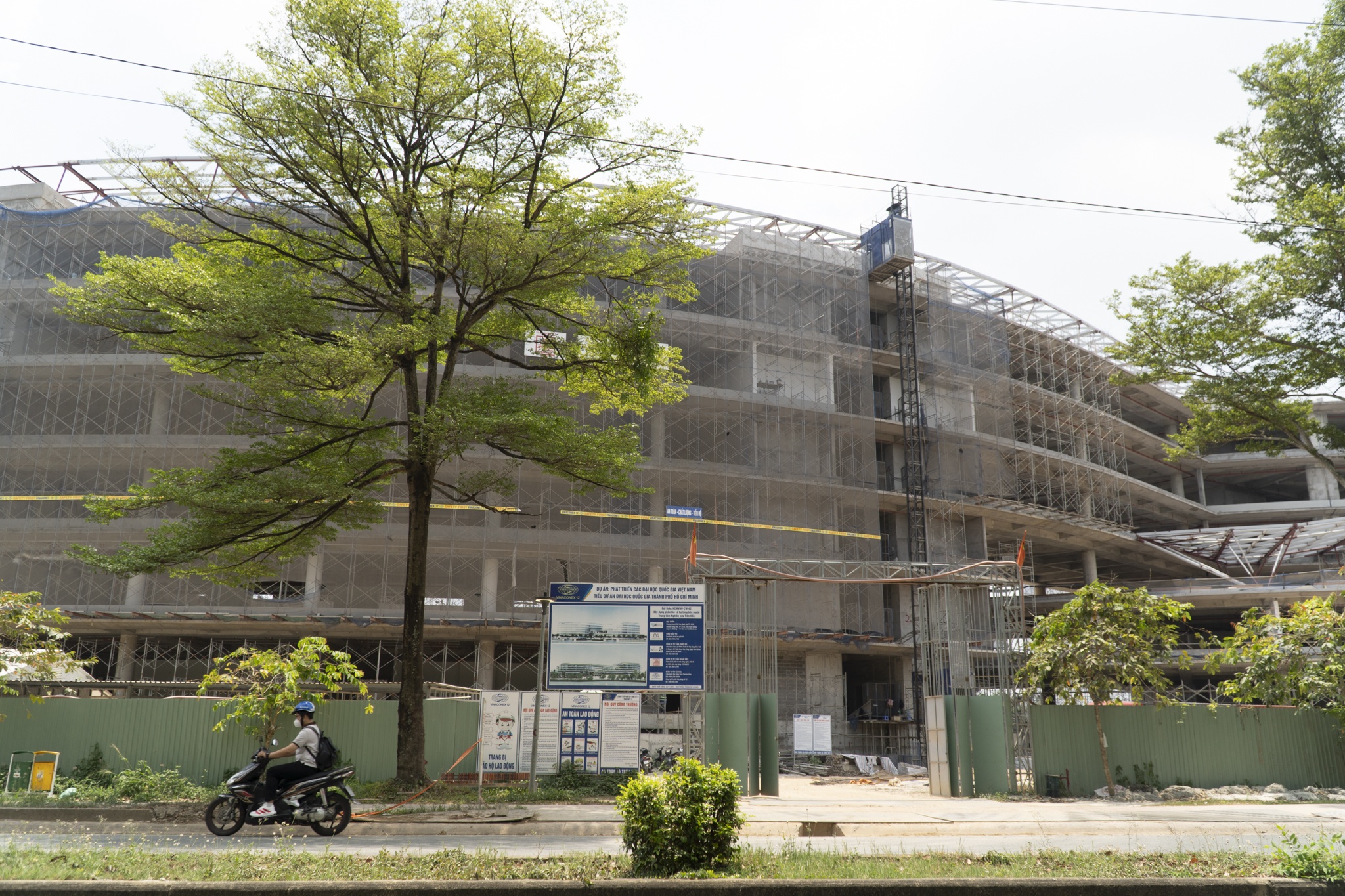 dai hoc quoc gia anh 22