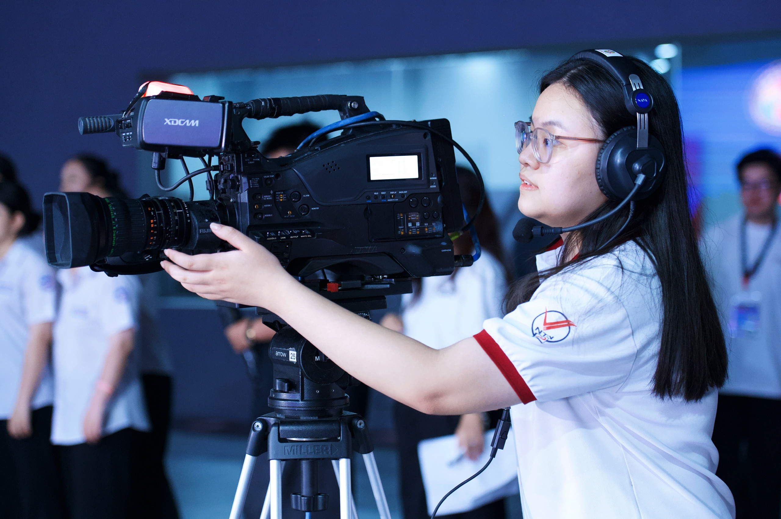 Mot ngay tap lam MC, dao dien truyen hinh cua hoc sinh TP.HCM hinh anh