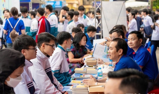 Chon nganh 'hot' hay chon nganh 'hop'? hinh anh