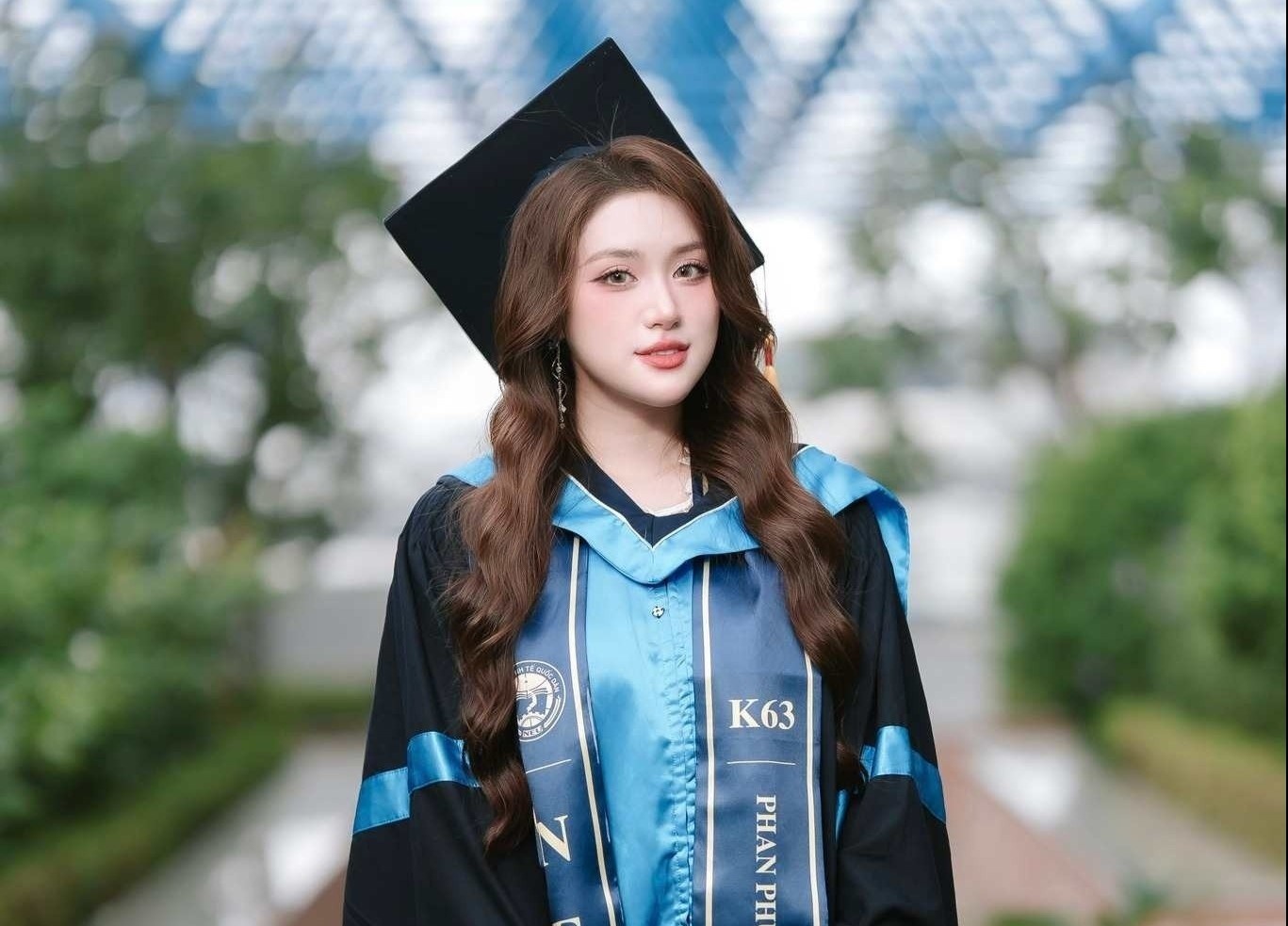 Hoc van an tuong cua tan hoa hau Phan Phuong Oanh hinh anh