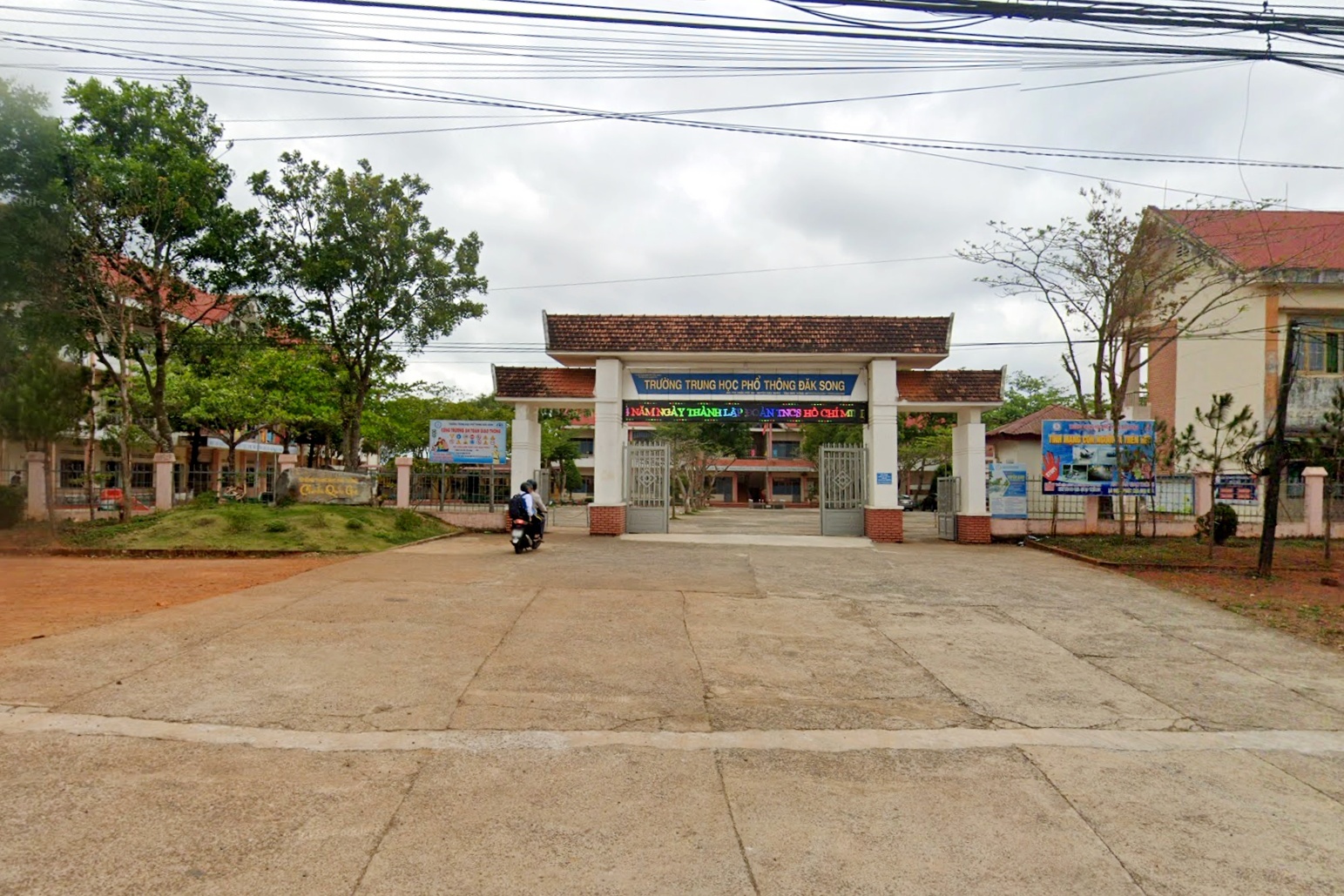 Giao vien bi phat tan anh nhay cam, truong de nghi cong an vao cuoc hinh anh