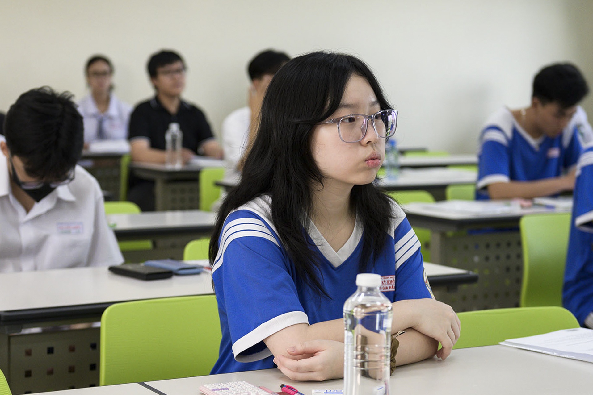 Hoc sinh TP.HCM buoc vao ky thi danh gia nang luc lon chua tung co hinh anh